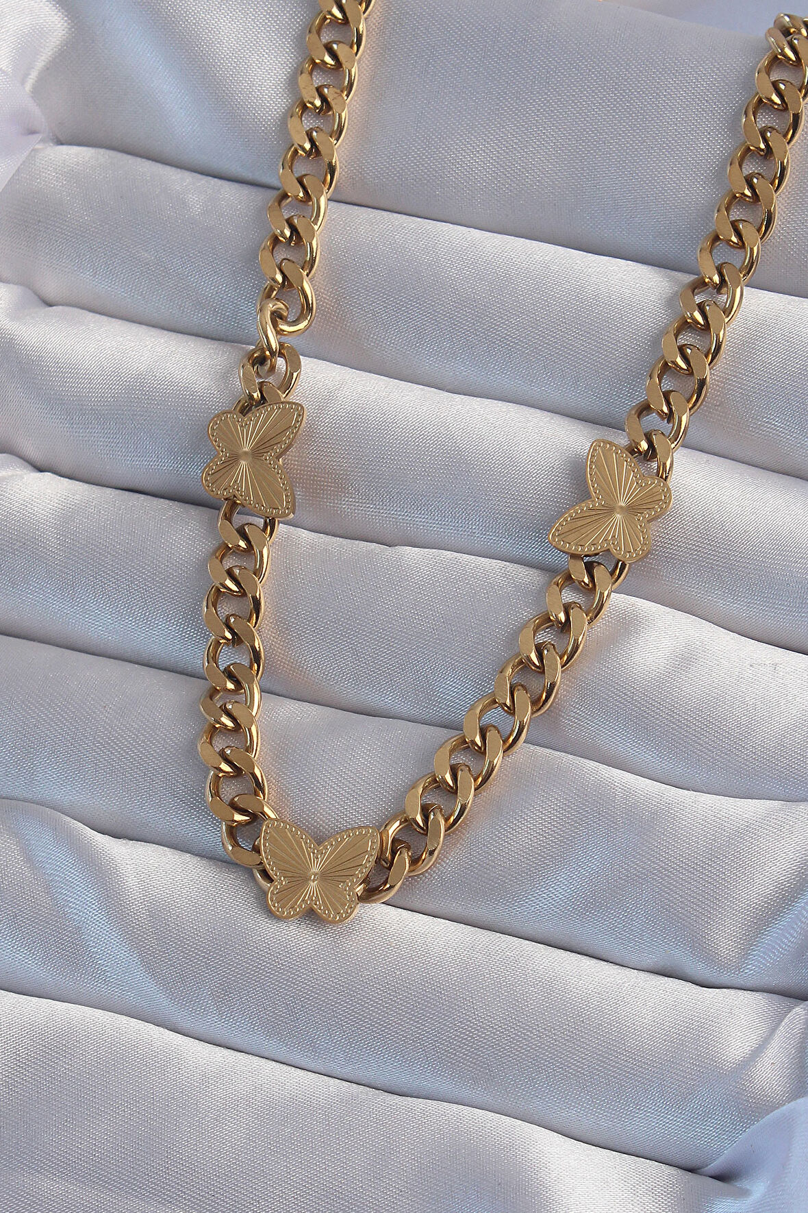 Buyers Butik 316L Çelik Gold Renk İşlemeli Kelebek Model Zincir Kolye