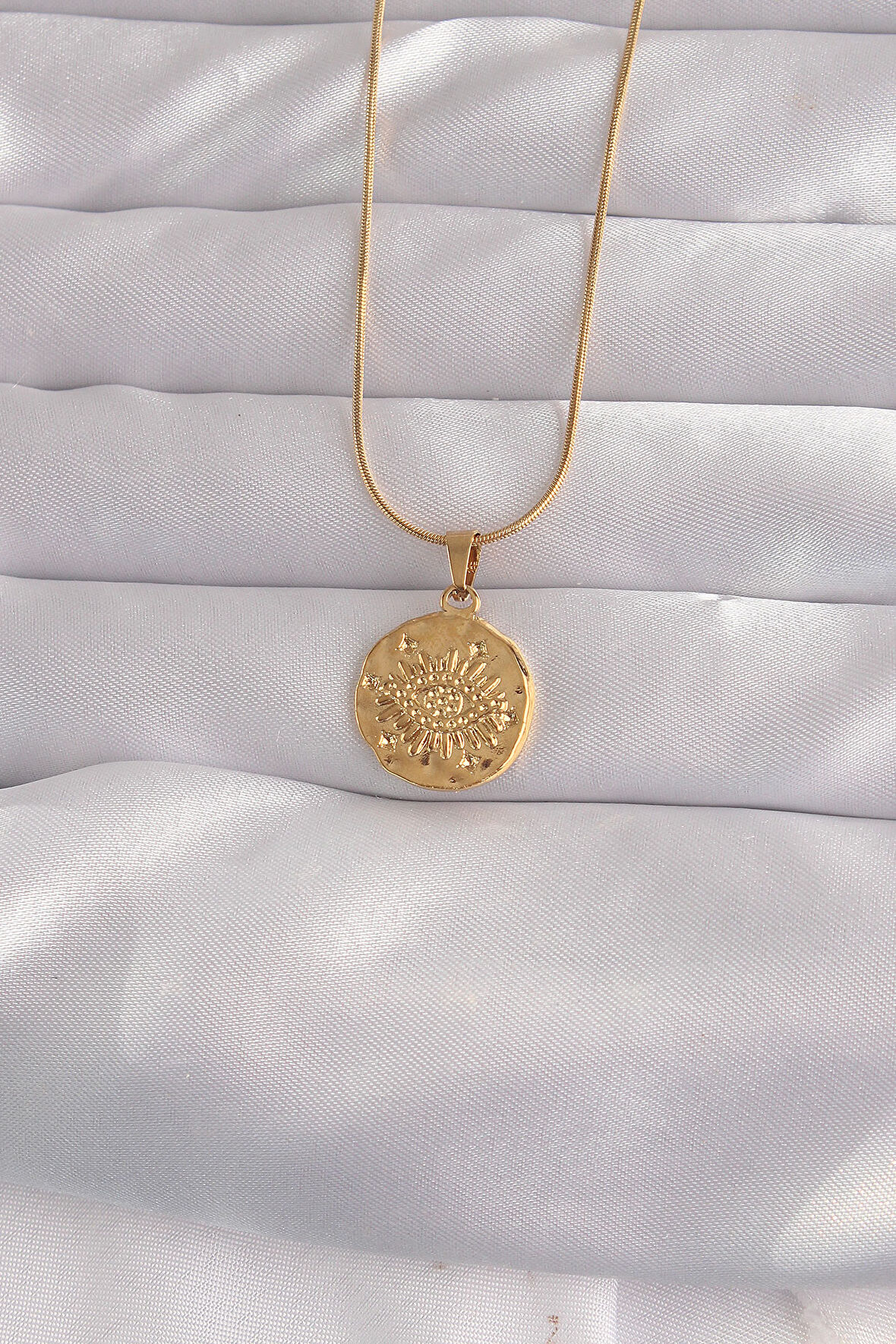 Buyers Butik 316L Çelik Gold Renk Ezme Plaka İşlemeli Vintage Kolye