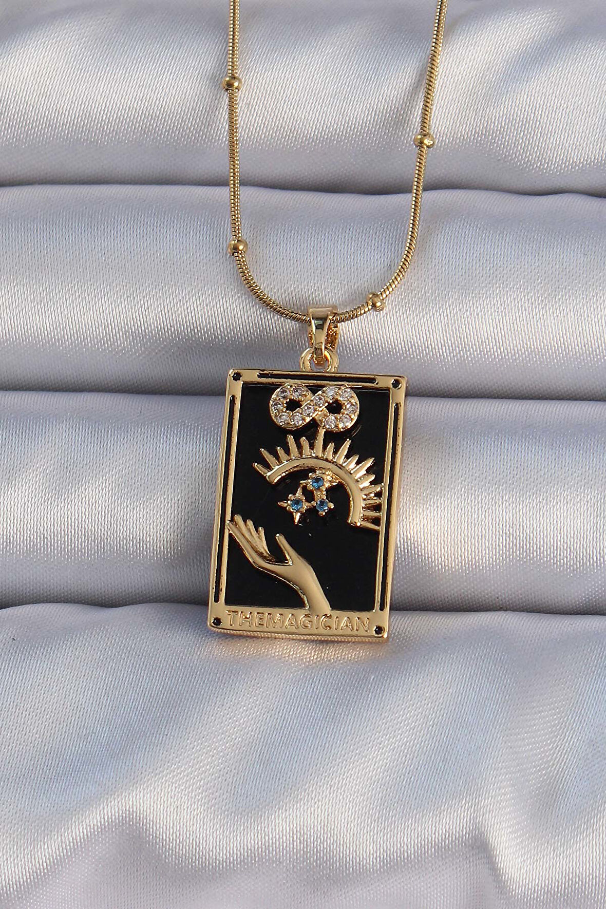 Buyers Butik 316L Çelik Gold Renk Zirkon Taşlı Siyah Mineli El Figürlü Tarot Kolye