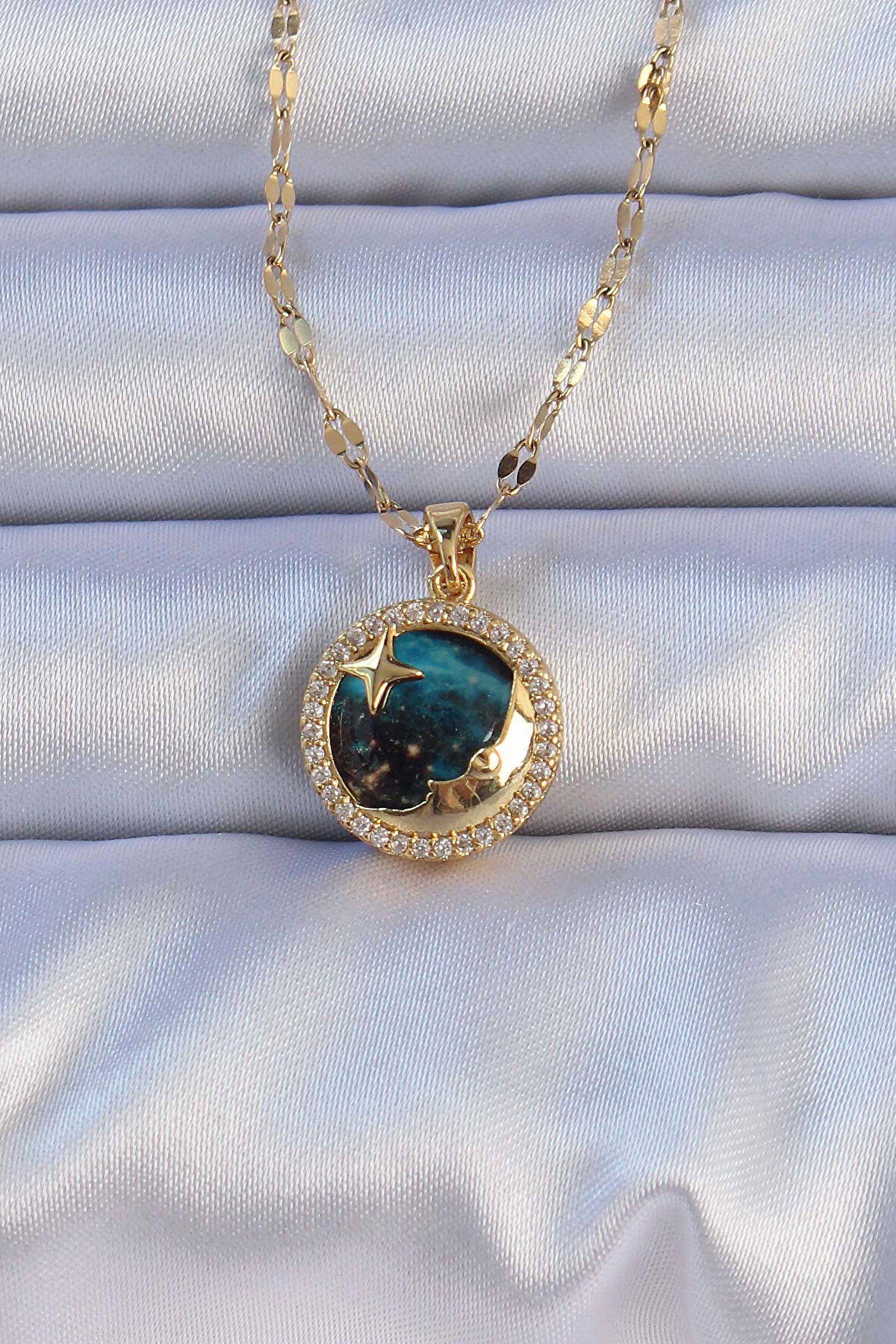Buyers Butik 316L Çelik Gold Renk Zirkon Taşlı Gezegen Kolye