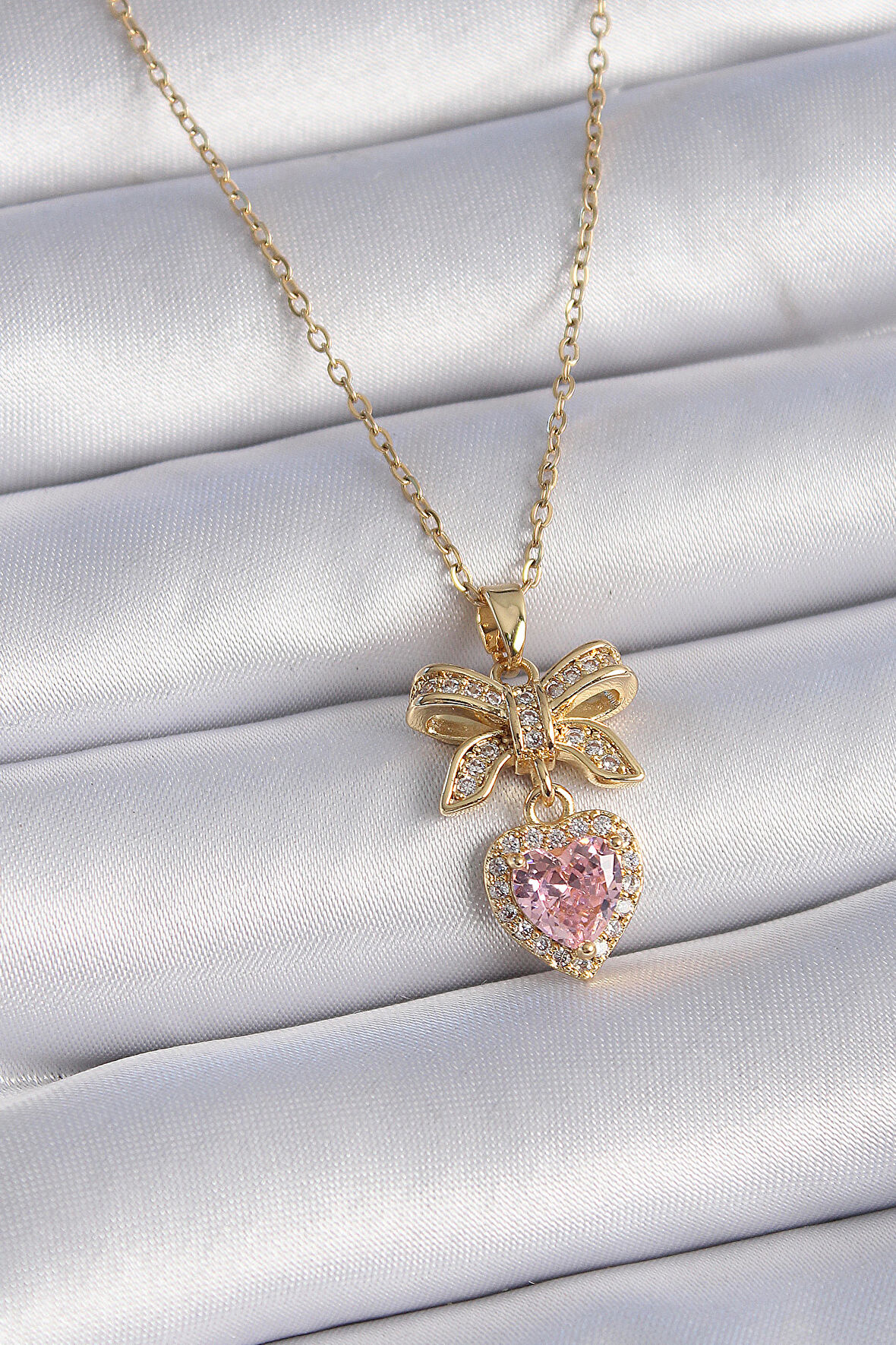 Buyers Butik 316L Çelik Gold Renk Zincir Zirkon Taşlı Kurdele Kalp Figür Kadın Kolye