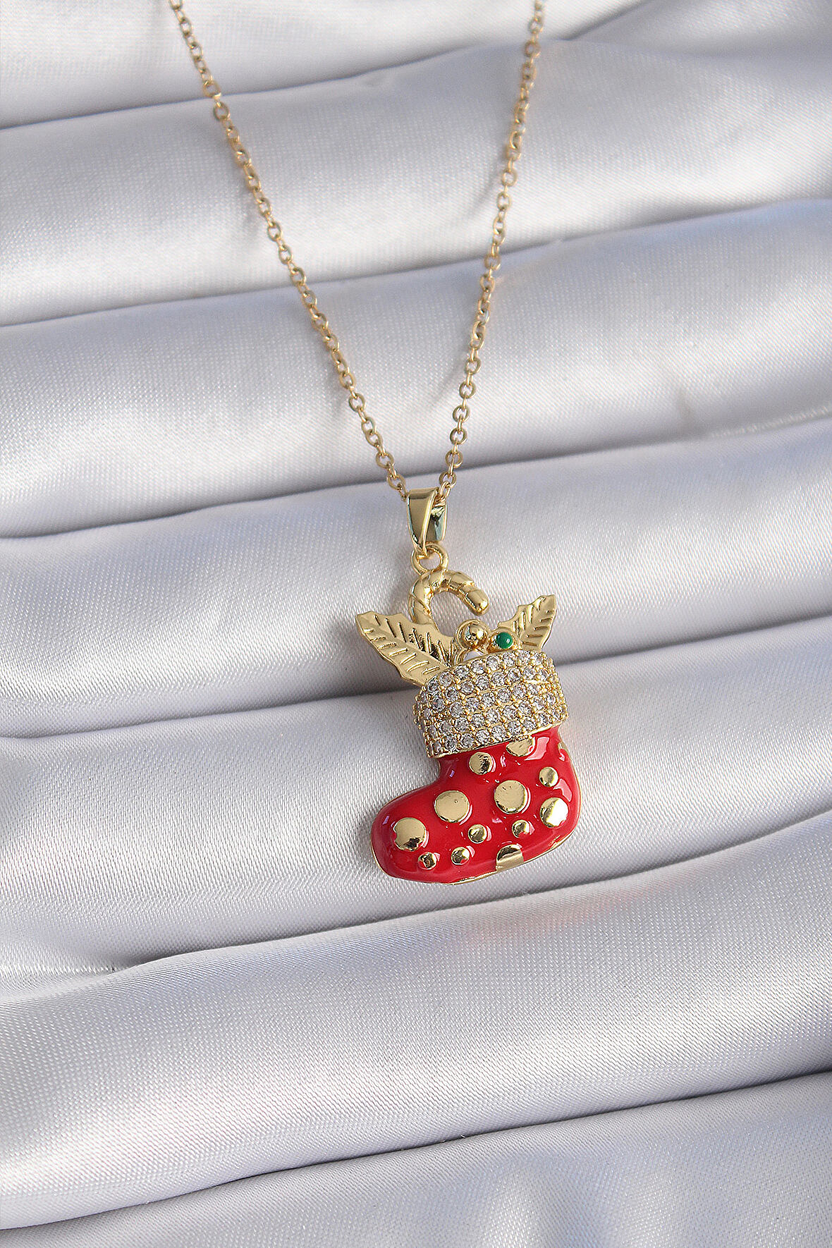 Buyers Butik 316L Çelik Gold Renk Zincir Zirkon Taşlı Kırmızı Yılbaşı Çorabı Figür Yaprak Detay Kadın Kolye