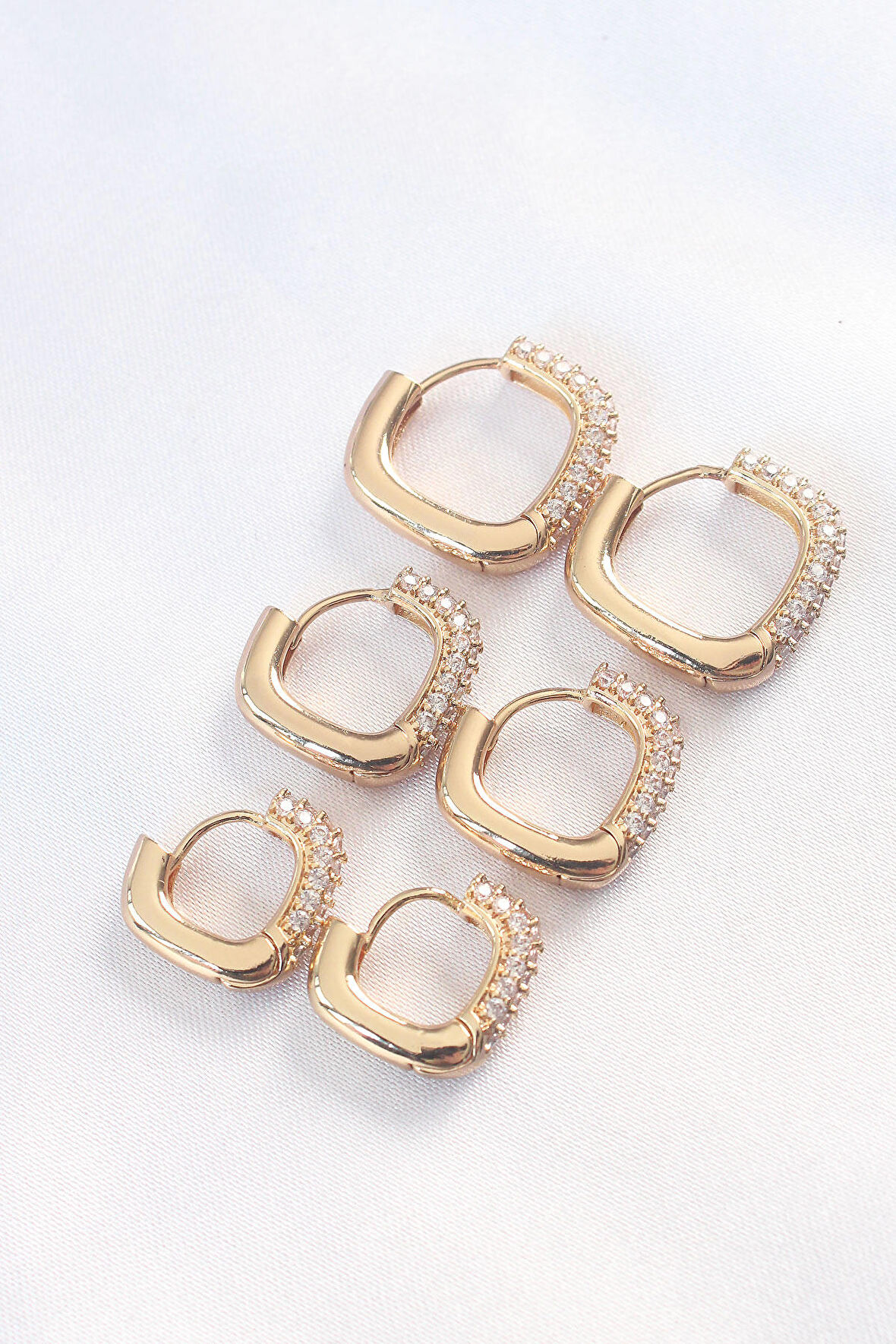 Buyers Butik Pirinç Taşlı Gold Renk Çoklu Küpe