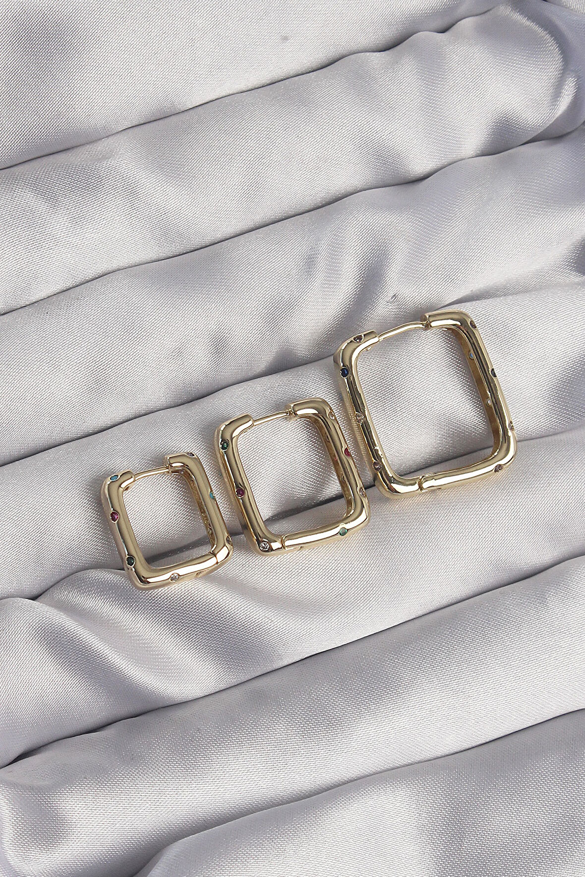Buyers Butik Pirinç Gold Renk Renkli Zirkon Taşlı Kare Model Küpe Seti