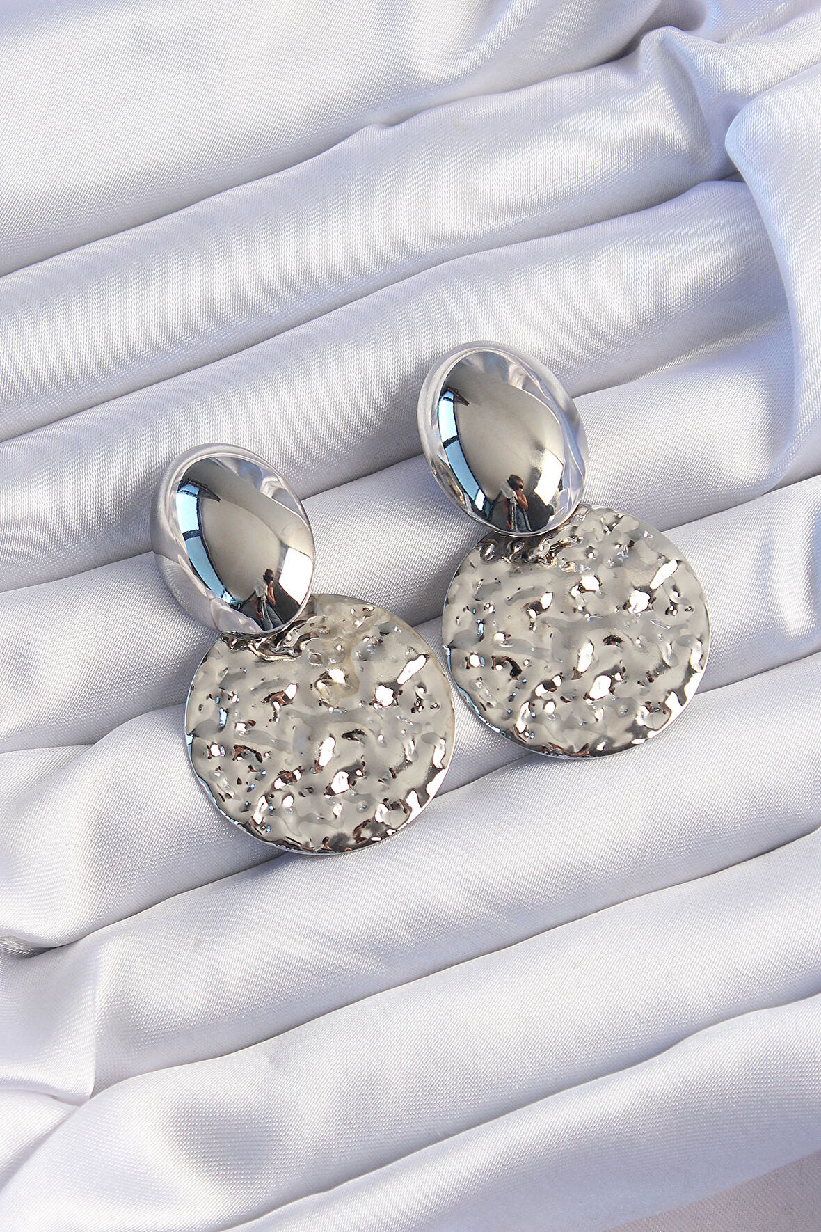 Buyers Butik Pirinç Gümüş Renk Oval Ezme Plaka Küpe