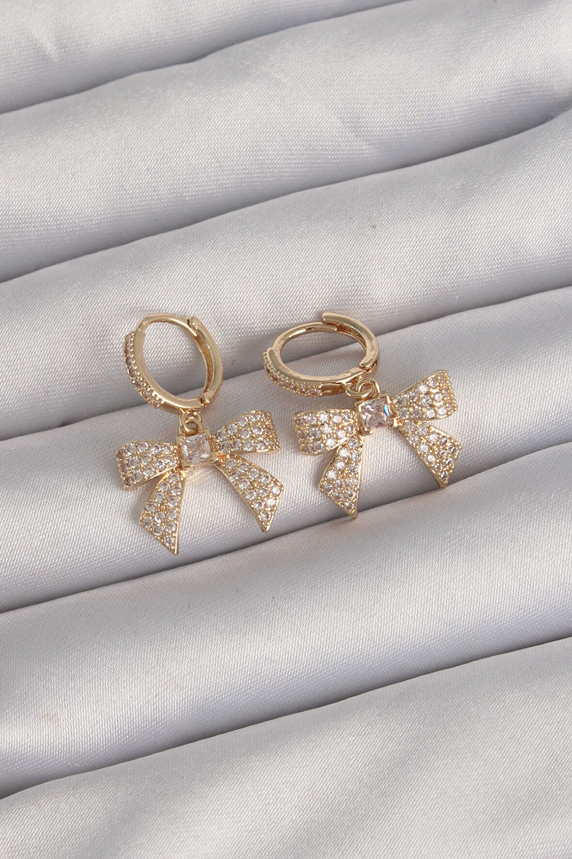 Buyers Butik Pirinç Gold Renk Zirkon Taşlı Fiyonk Model Halka Küpe