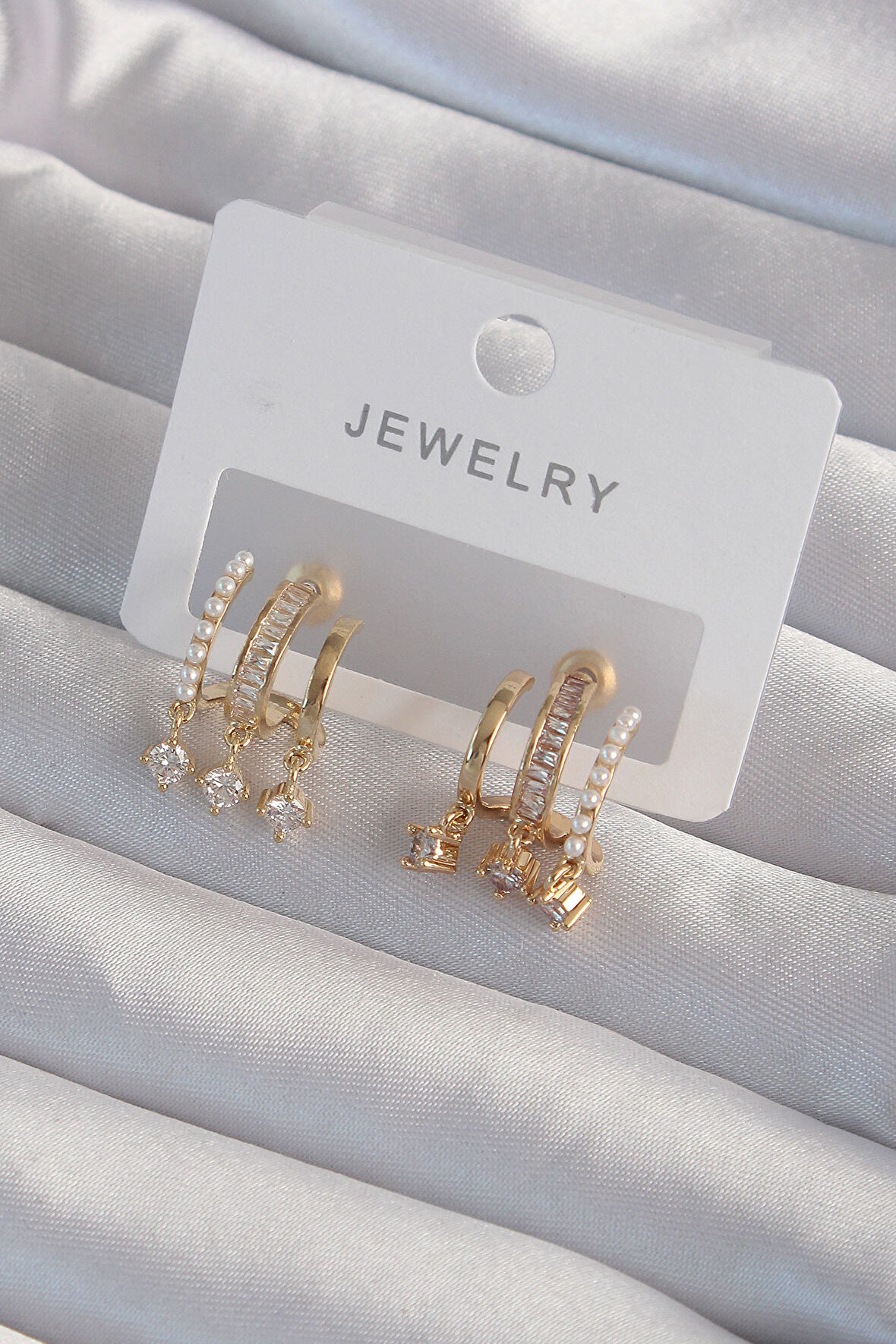 Buyers Butik Pirinç Gold Renk İncili Çoklu Zirkon Taşlı Yarım Halka Küpe