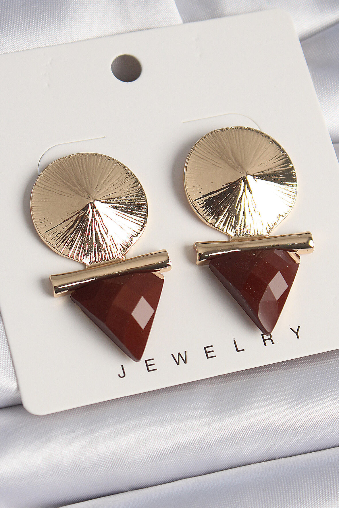 Buyers Butik Pirinç Gold Renk Kahverengi Üçgen Figür Kadın Küpe