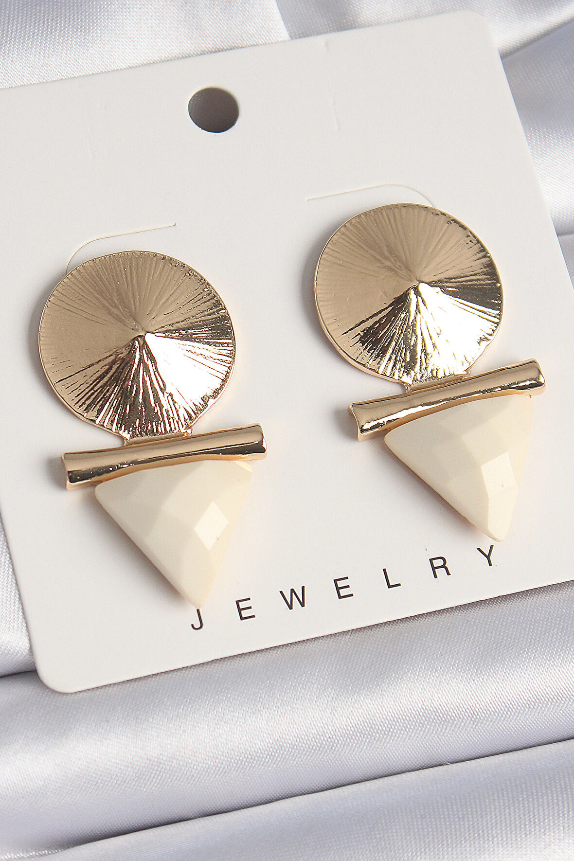 Buyers Butik Pirinç Gold Renk Beyaz Üçgen Renk Kadın Küpe