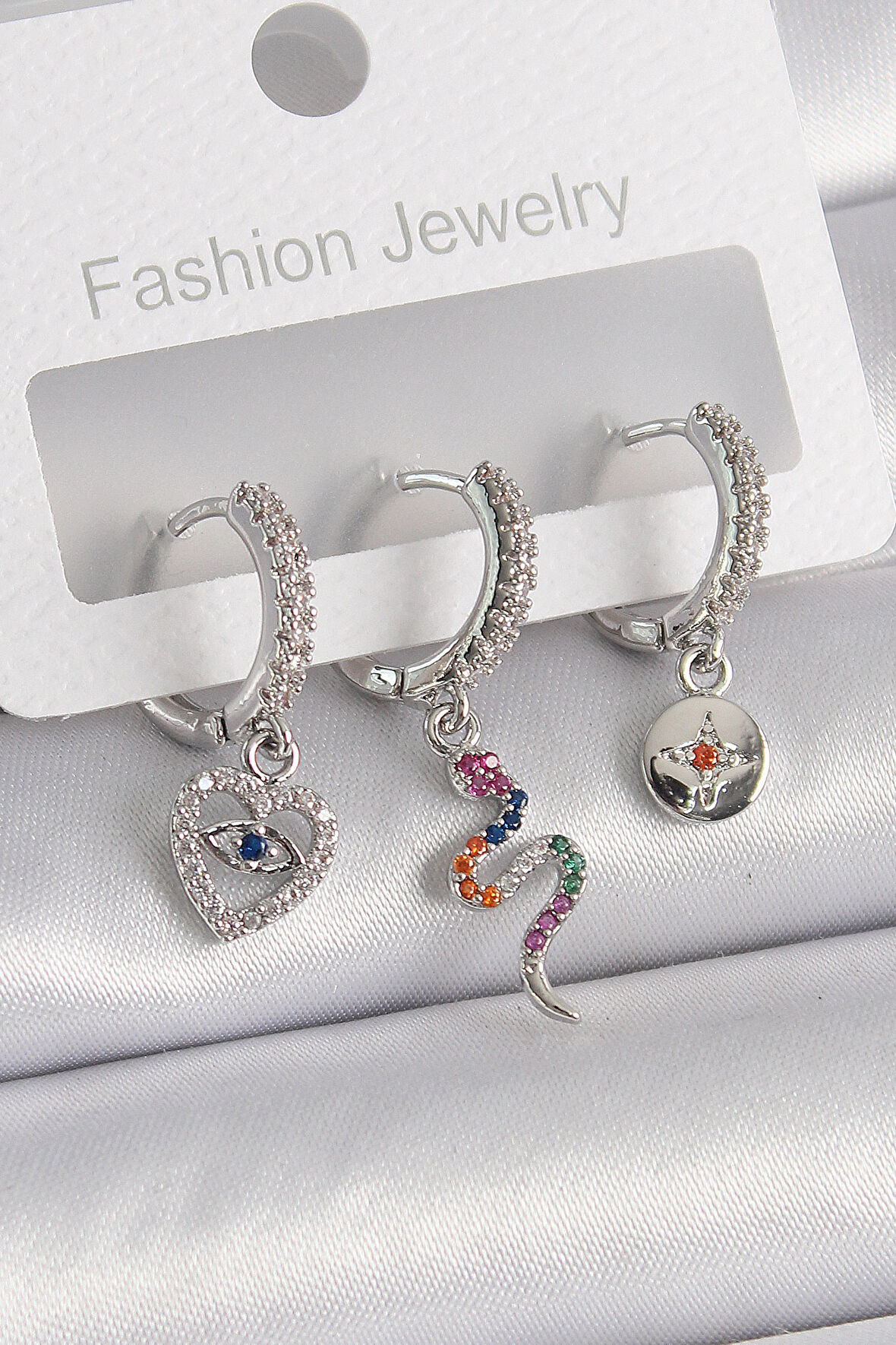 Buyers Butik Pirinç Gümüş Renk Zirkon Taşlı Yılan Kalp Figür Kadın Küpe