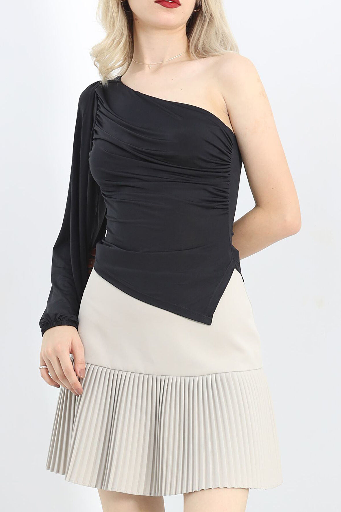 Buyers Butik Tek Omuz Balon Kol Bluz Siyah - 20265.631.