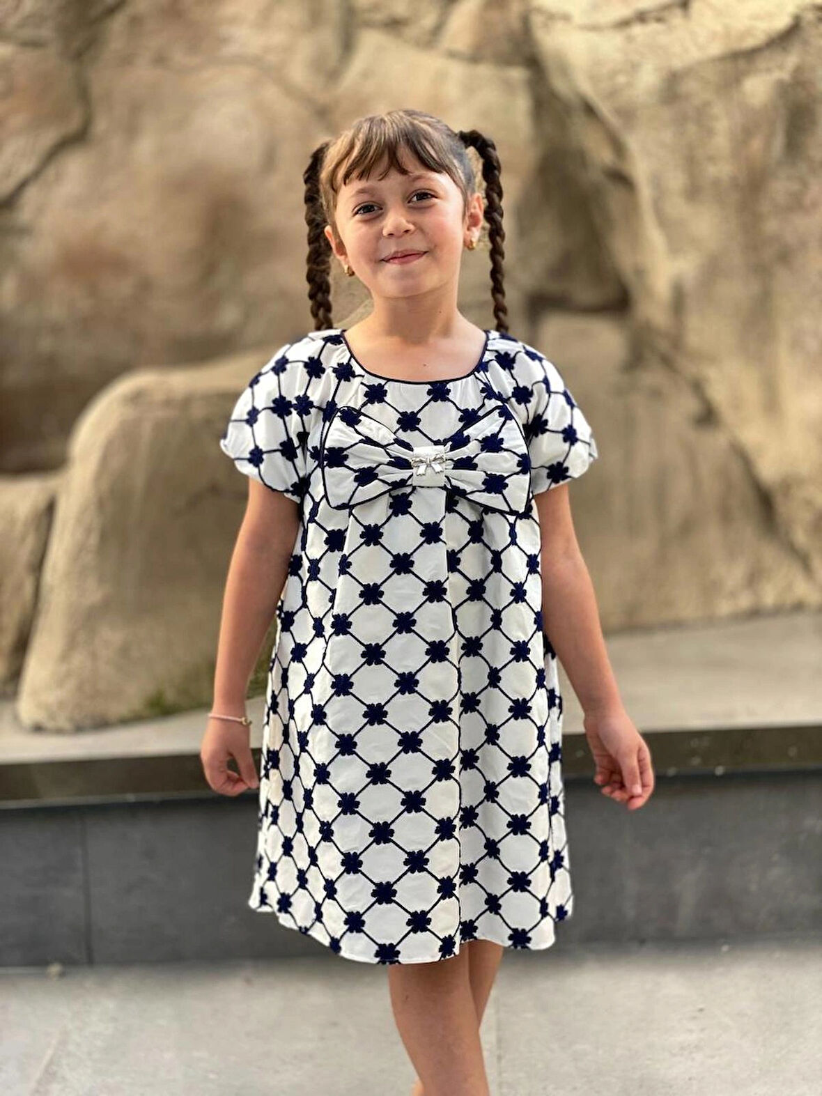 Kız Çocuk Pamuklu Çiçek Nakışlı Fiyonklu Yazlık Beyaz Elbise