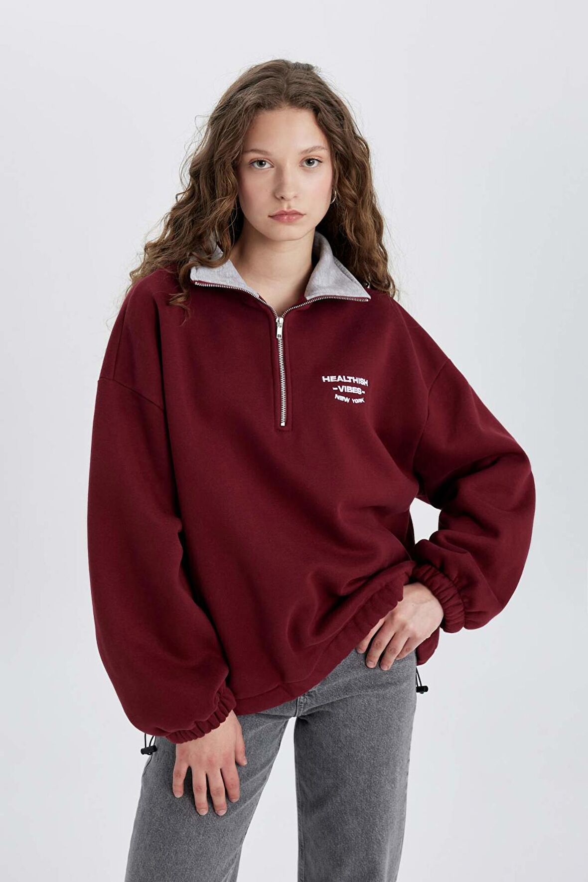 DeFacto Oversize Geniş Kalıp Yarım Fermuarlı Nakışlı Kalın Sweatshirt C4581AX24SMBR248