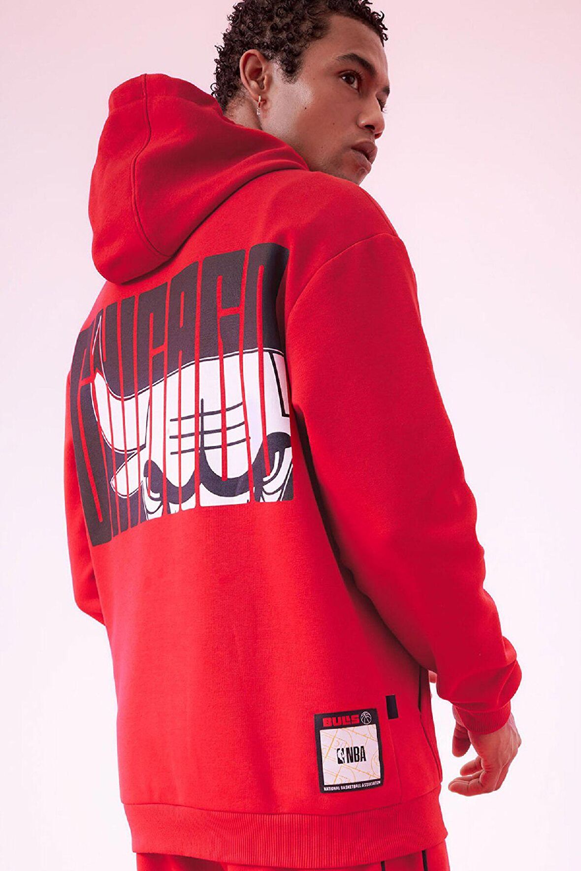DeFactoFit NBA Chicago Bulls Standart Fit Kapüşonlu Cepli Sweatshirt B3884AX24SPBR244