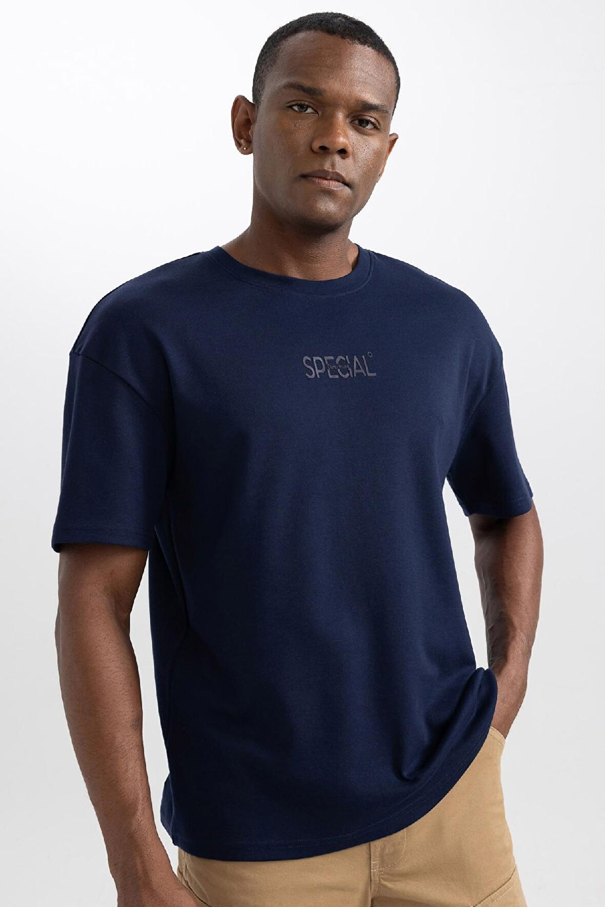 DeFacto Comfort Regular Fit Rahat Kalıp Bisiklet Yaka Baskılı Kısa Kollu Ağır Kumaş Tişört A6394AX23AUNV251