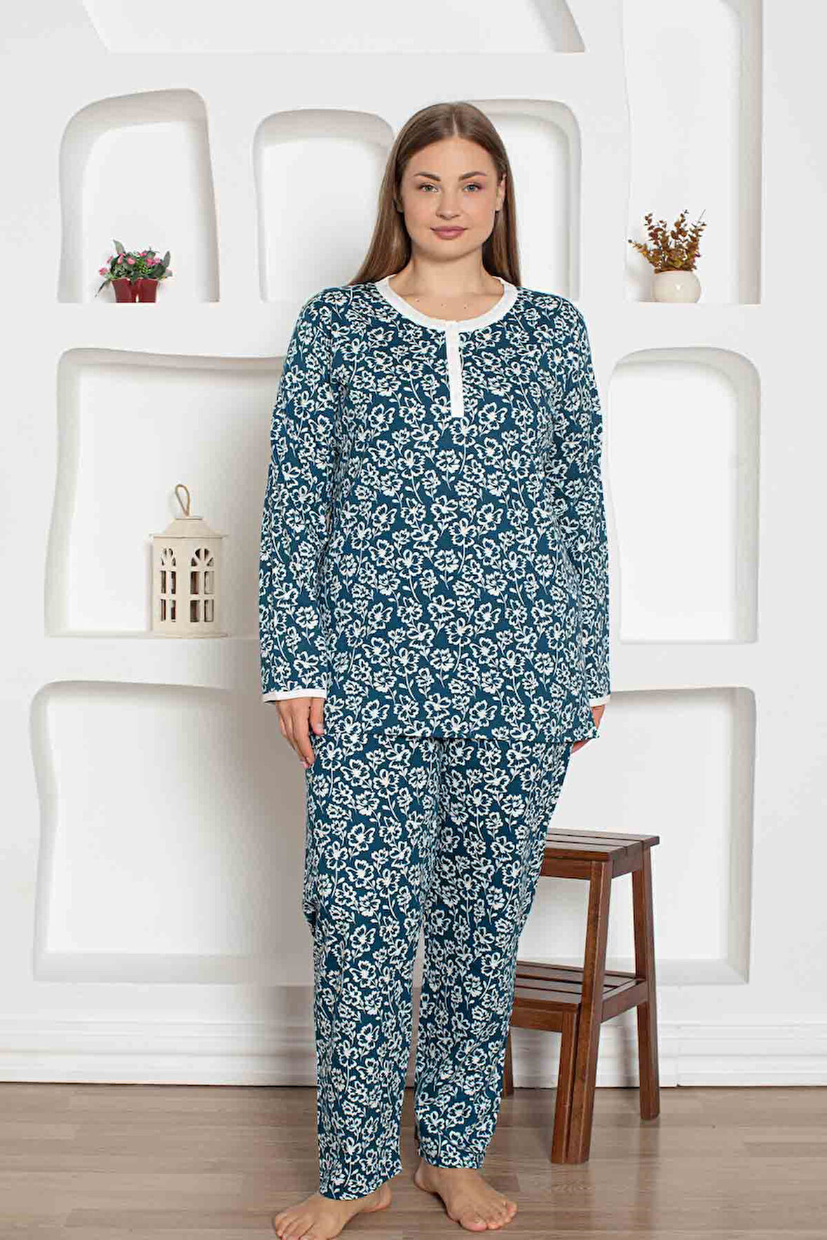 Kadın Çiçek Desen Bisiklet Yaka 3 Düğmeli %100 Pamuk Penye İnce Yazlık Uzun Kol Pijama Takımı