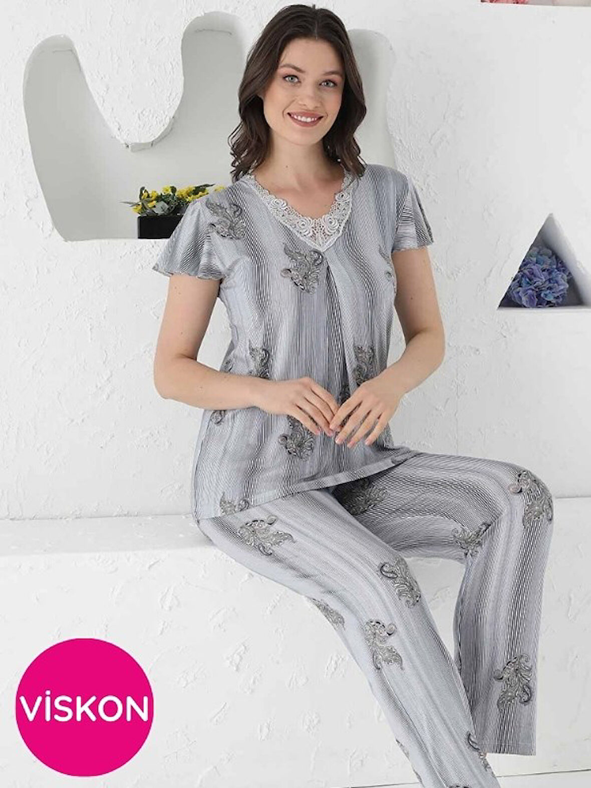 Kadın Çizgili Desen Dantel Yaka Düğmesiz Likralı Viskon Fırfır Kısa Kol Pijama Takımı