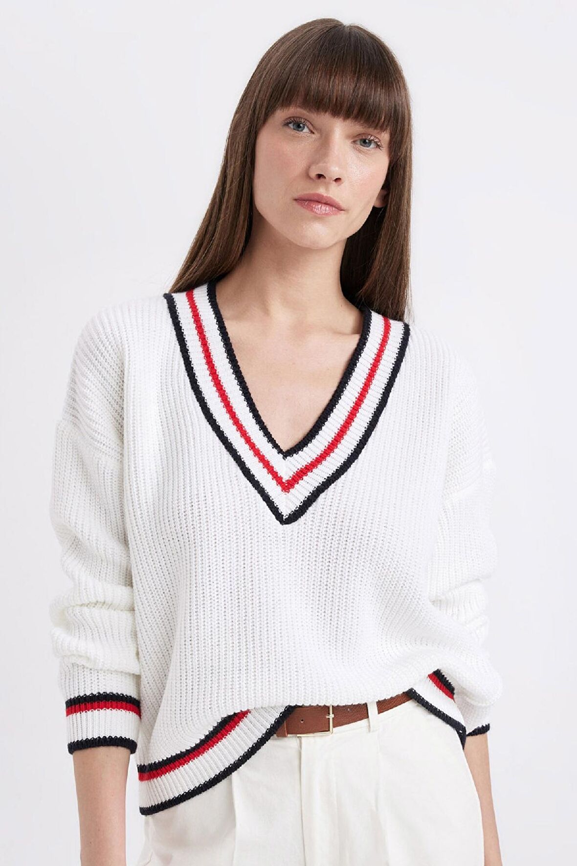 DeFacto Relax Fit V Yaka Kolej Temalı Selanik Kumaş Triko Kazak C1427AX24AUER105