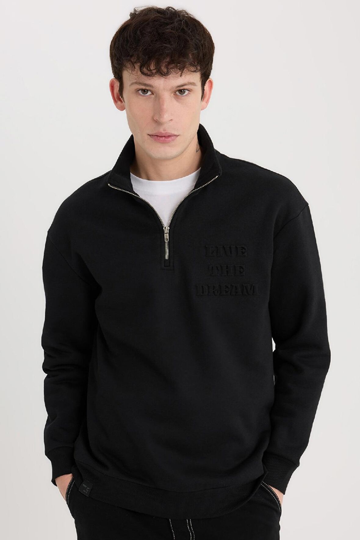 DeFacto Comfort Regular Fit Rahat Kalıp Dik Yaka Fermuarlı Baskılı Sweatshirt B0254AX24AUBK81