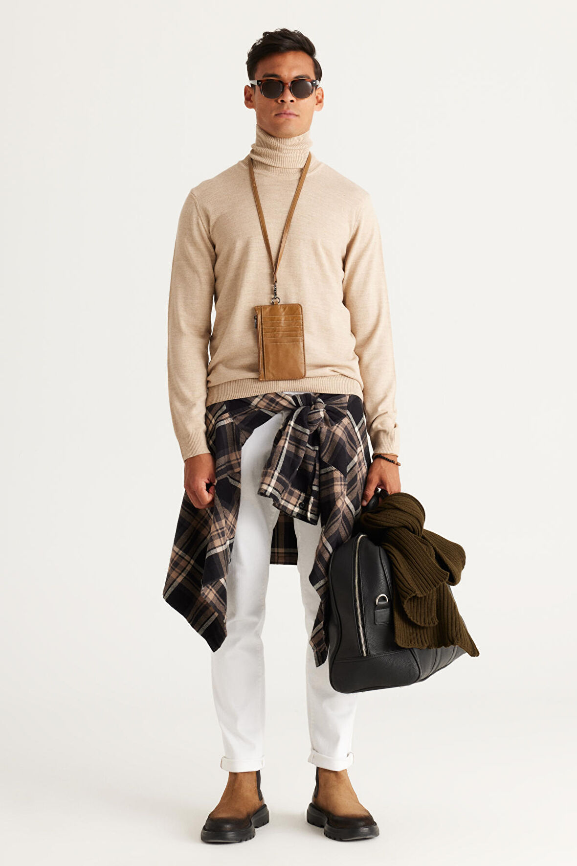 Erkek Bej Standart Fit Normal Kesim Tüylenme Yapmayan Tam Balıkçı Yaka Triko Kazak