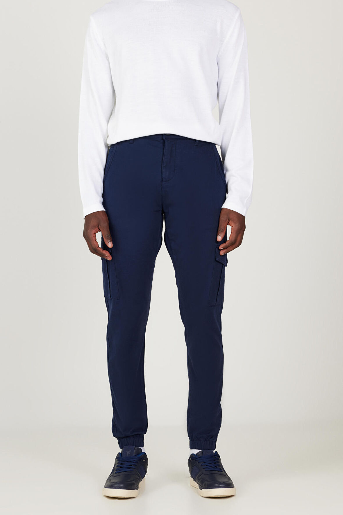 Erkek Lacivert Slim Fit Dar Kesim Kargo Cepli Pamuklu Esnek Pantolon
