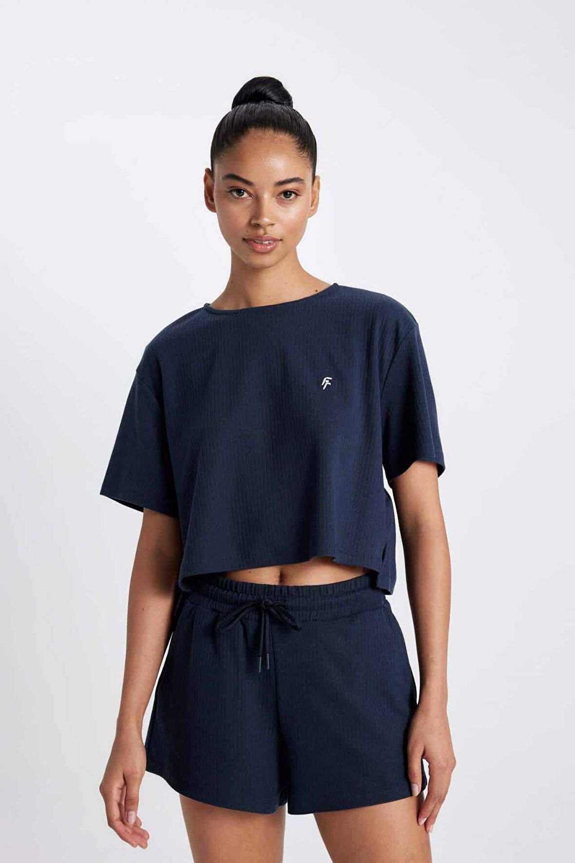 DeFactoFit Cropped Fit Bisiklet Yaka Sporcu Ribana Kısa Kollu Tişört A9916AX24SMNV146