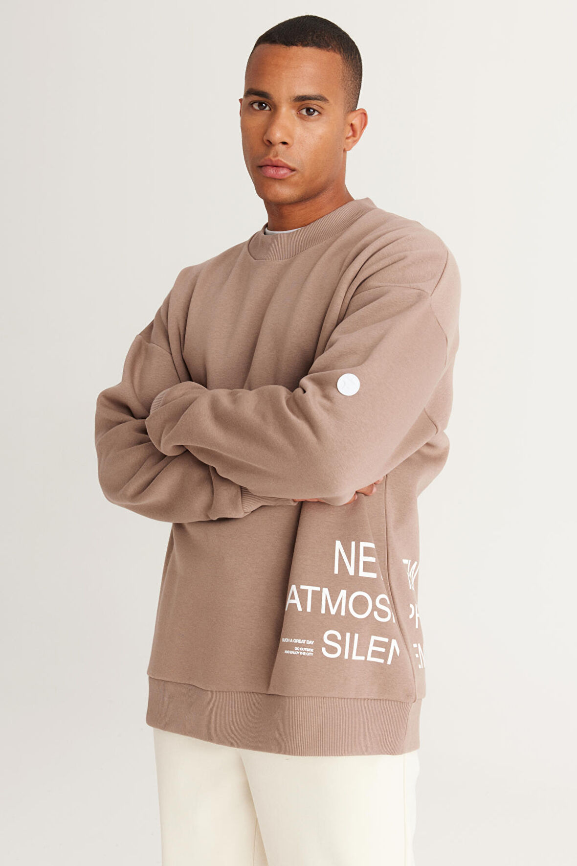 Erkek Bej Oversize Fit Bol Kesim Içi Polarlı 3 Iplik Pamuklu Baskılı Sweatshirt