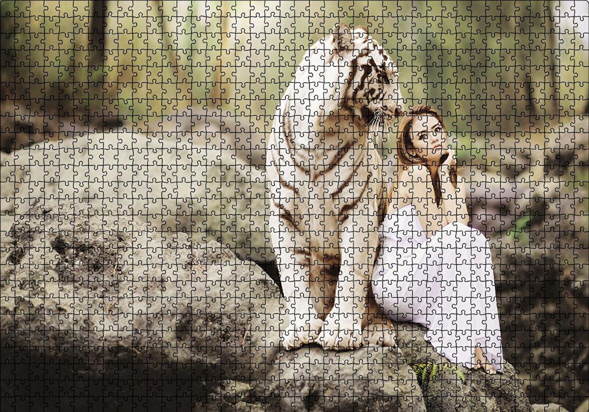 Cakapuzzle  Doğada Kadın ve Kaplan Puzzle Yapboz MDF Ahşap