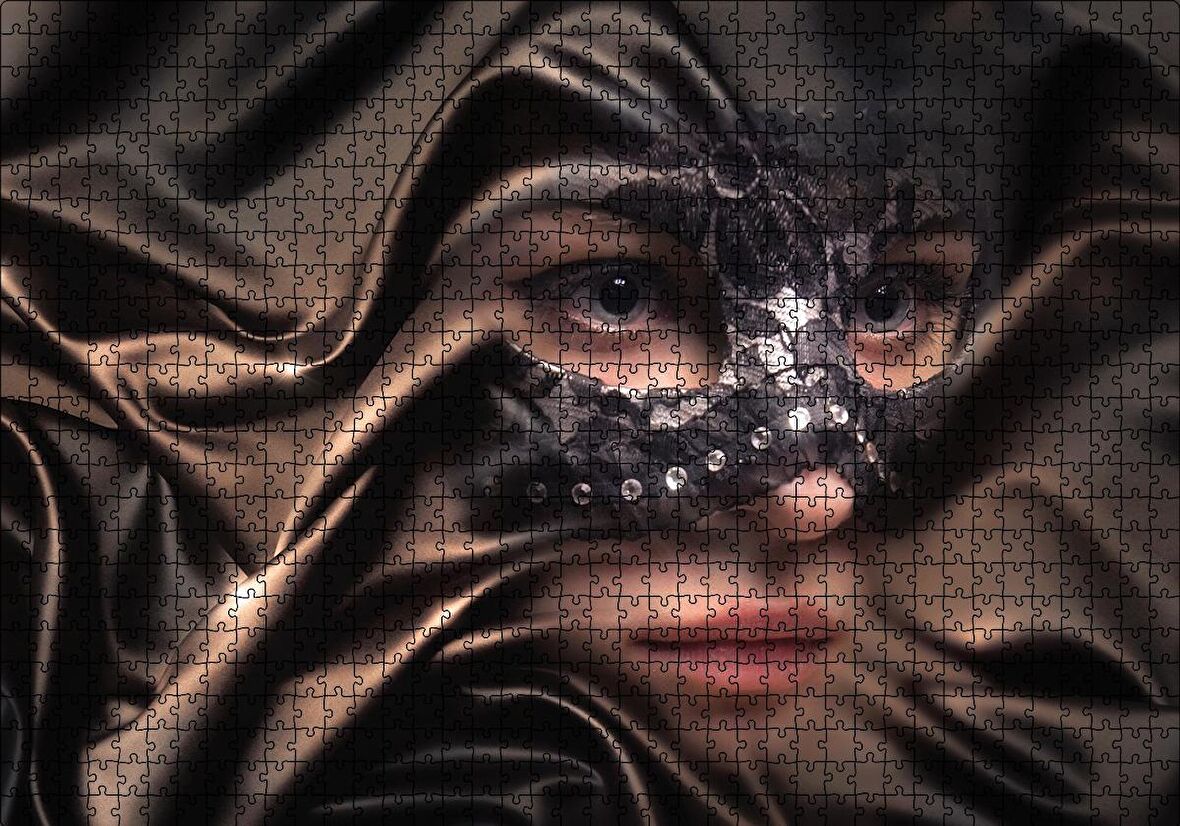 Cakapuzzle  Kumaş Örtülü Maskeli Kadın Puzzle Yapboz MDF Ahşap