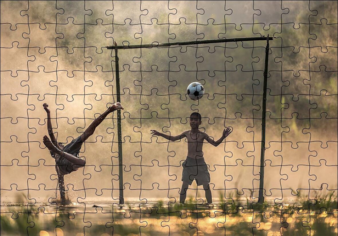 Cakapuzzle  Asyalı Çocuklar Futbol Oynuyor Puzzle Yapboz MDF Ahşap