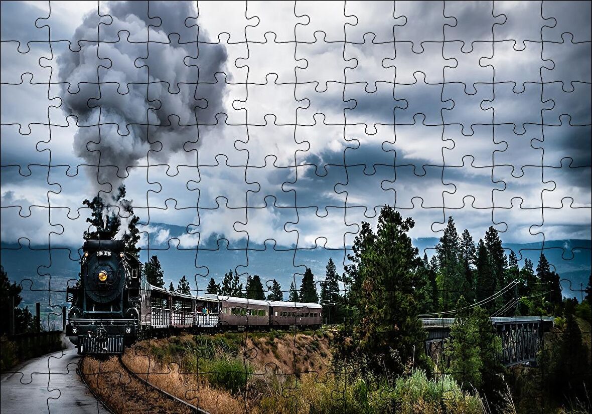 Cakapuzzle  Kıvrılarak İlerleyen Kara Tren ve Dumanı Puzzle Yapboz MDF Ahşap