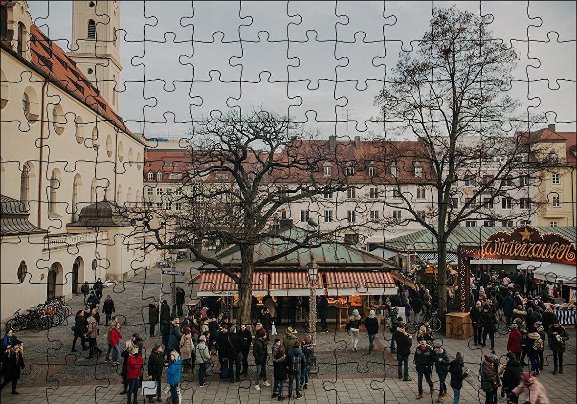 Cakapuzzle  Binalar Meydan Ağaçlar ve Kalabalıklar Puzzle Yapboz MDF Ahşap