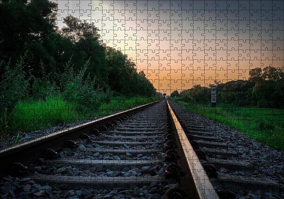 Cakapuzzle  Günbatımında Tren Rayları ve Turuncu Gökler Puzzle Yapboz MDF Ahşap