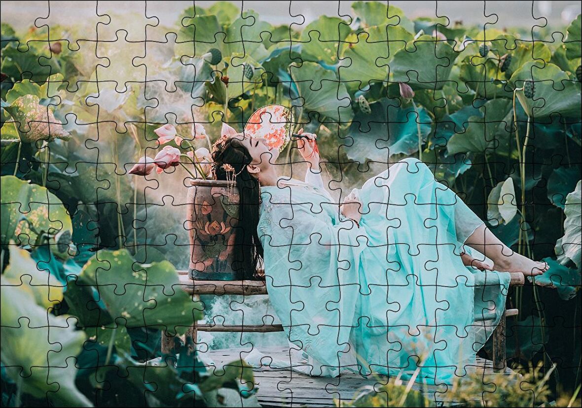 Cakapuzzle  Dev Yapraklar Arasındaki Japon Kız Puzzle Yapboz MDF Ahşap