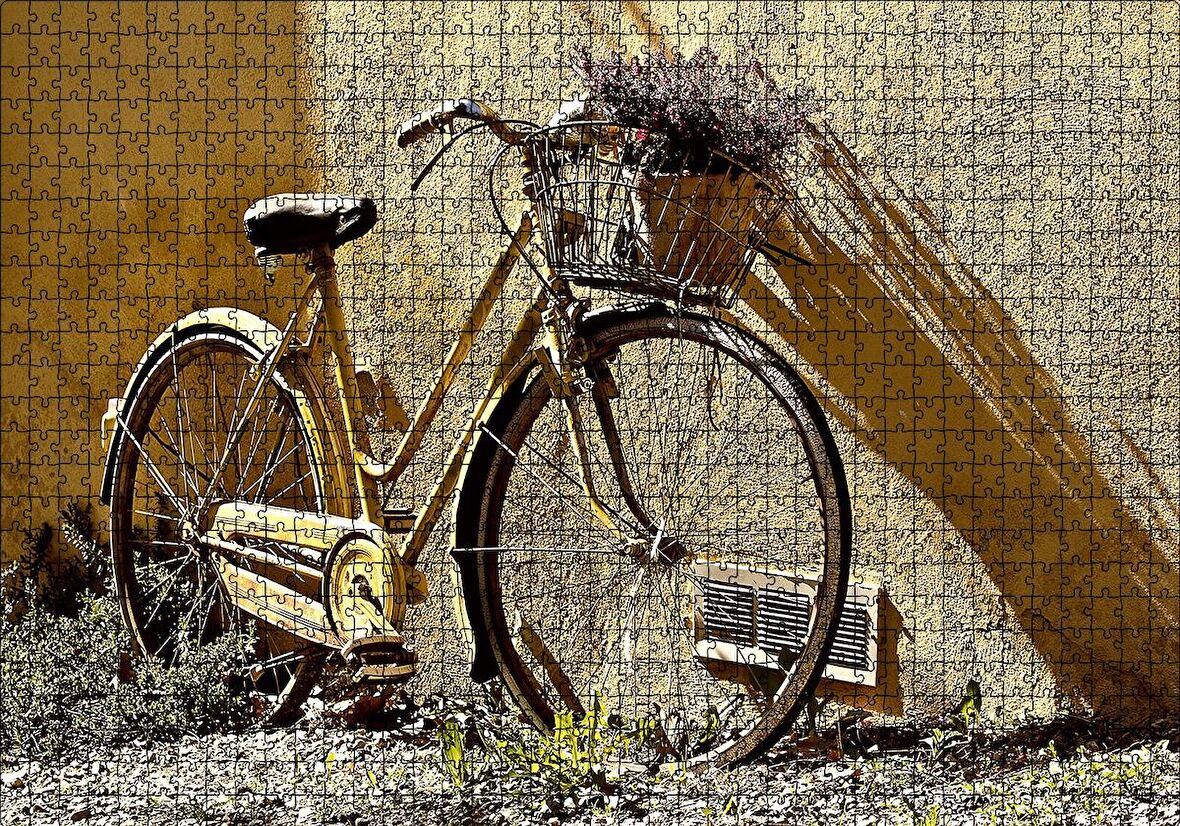 Cakapuzzle  Duvar Önünde Eski Sarı Bisiklet Puzzle Yapboz MDF Ahşap