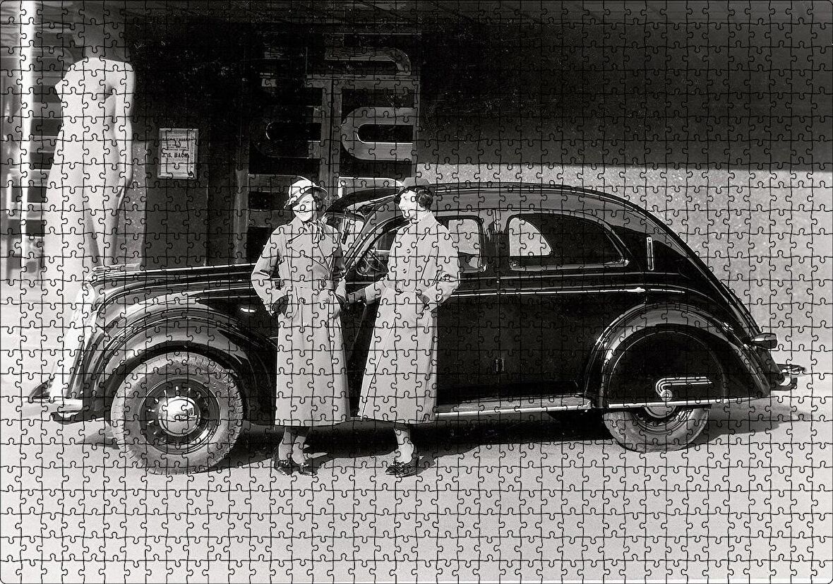 Cakapuzzle  Volvo PV36 Carioca Modeli İle Kadınlar Poz Verirken Puzzle Yapboz MDF Ahşap