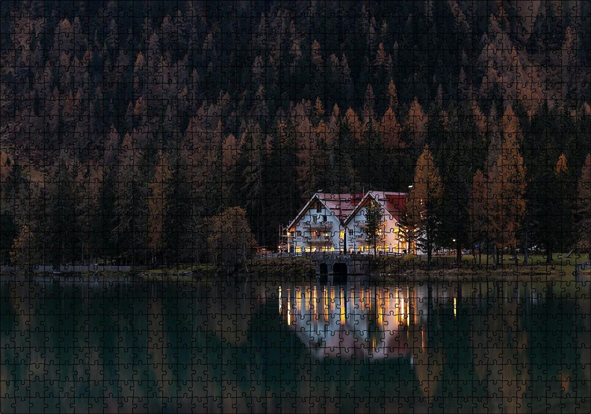 Cakapuzzle  Göl Kenarındaki Villa ve Sık Ağaçlar Puzzle Yapboz MDF Ahşap