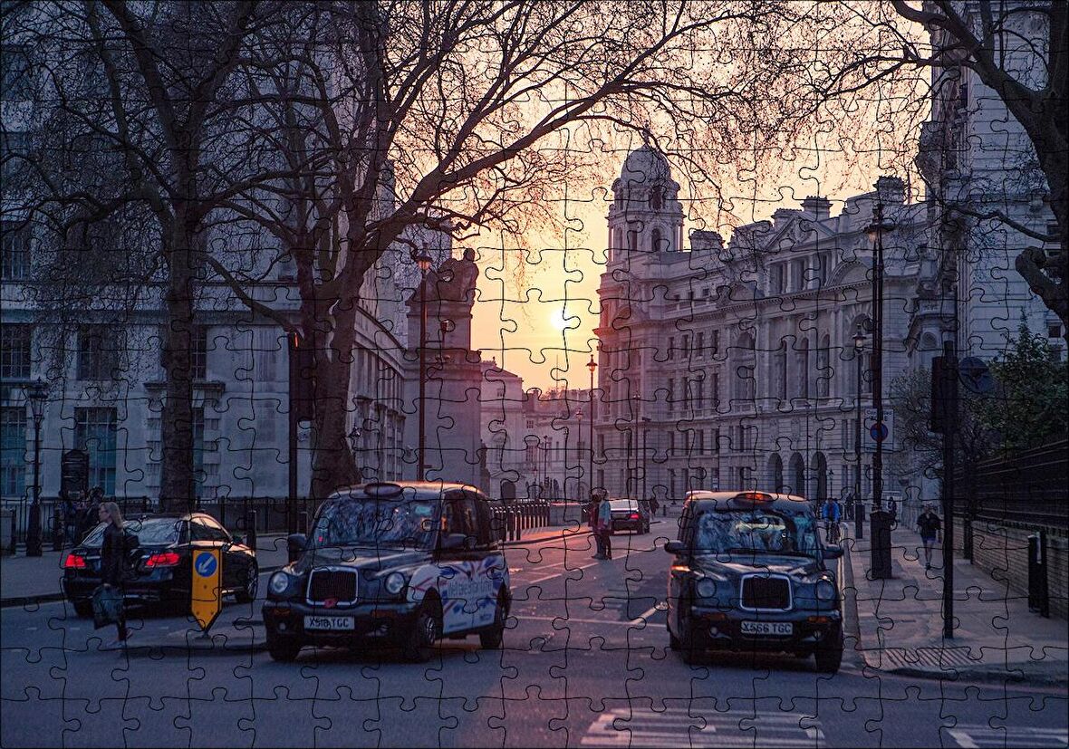 Cakapuzzle  Londrada Günbatımında Binalar ve Taksiler Puzzle Yapboz MDF Ahşap