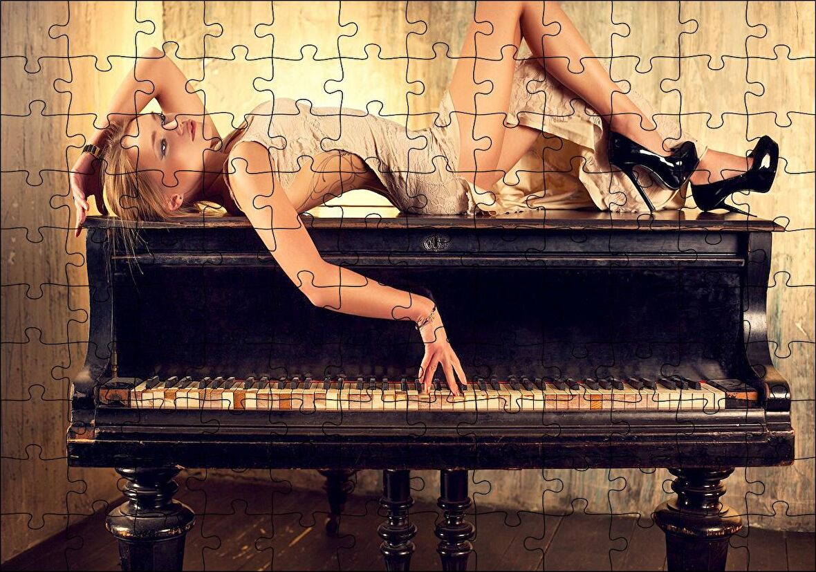 Cakapuzzle  Piyano Üzerine Uzanmış Sarışın Kadın Puzzle Yapboz MDF Ahşap