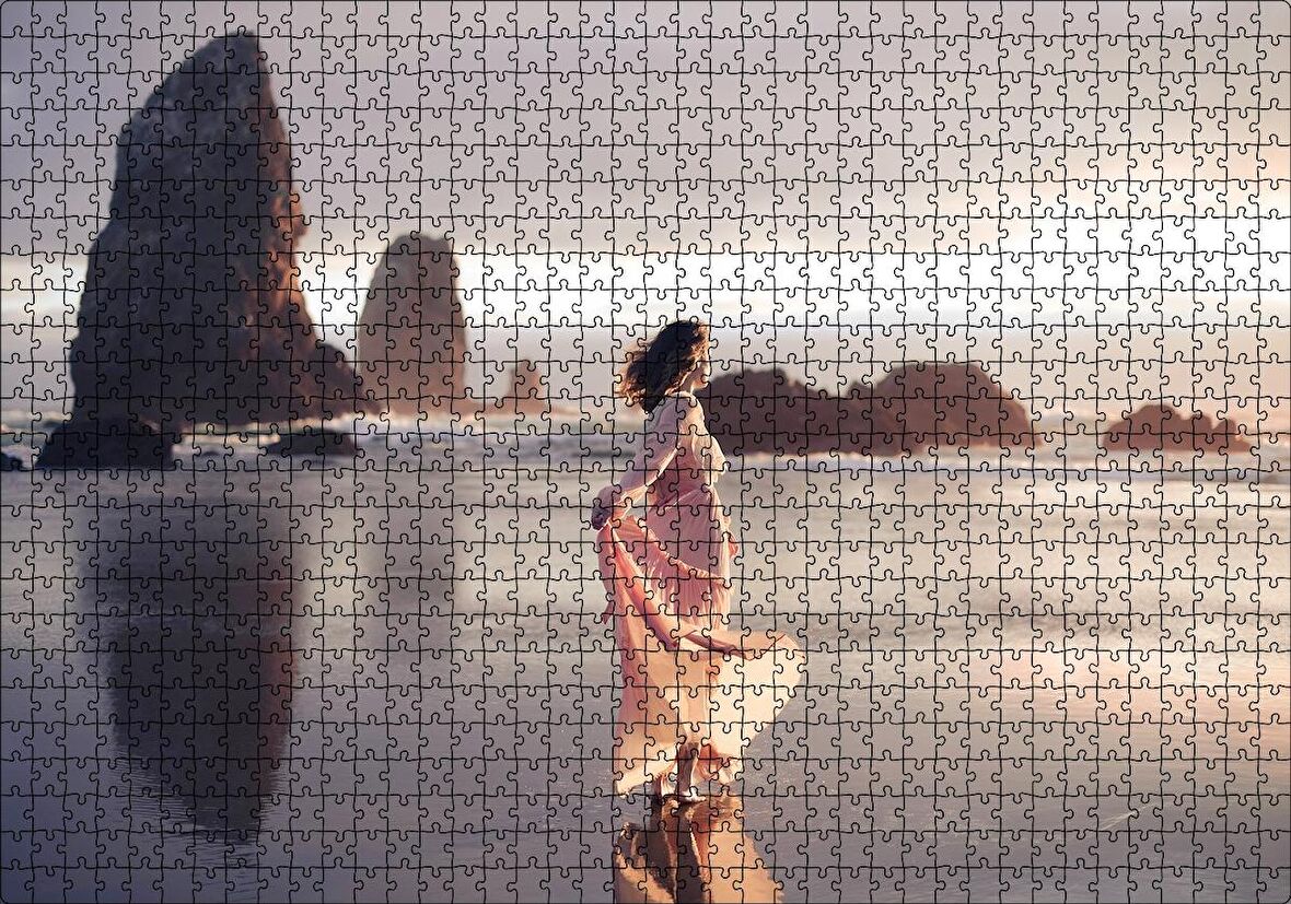 Cakapuzzle Sahilde Kayalıklar ve Pembe Elbiseli Kadın Puzzle Yapboz MDF Ahşap