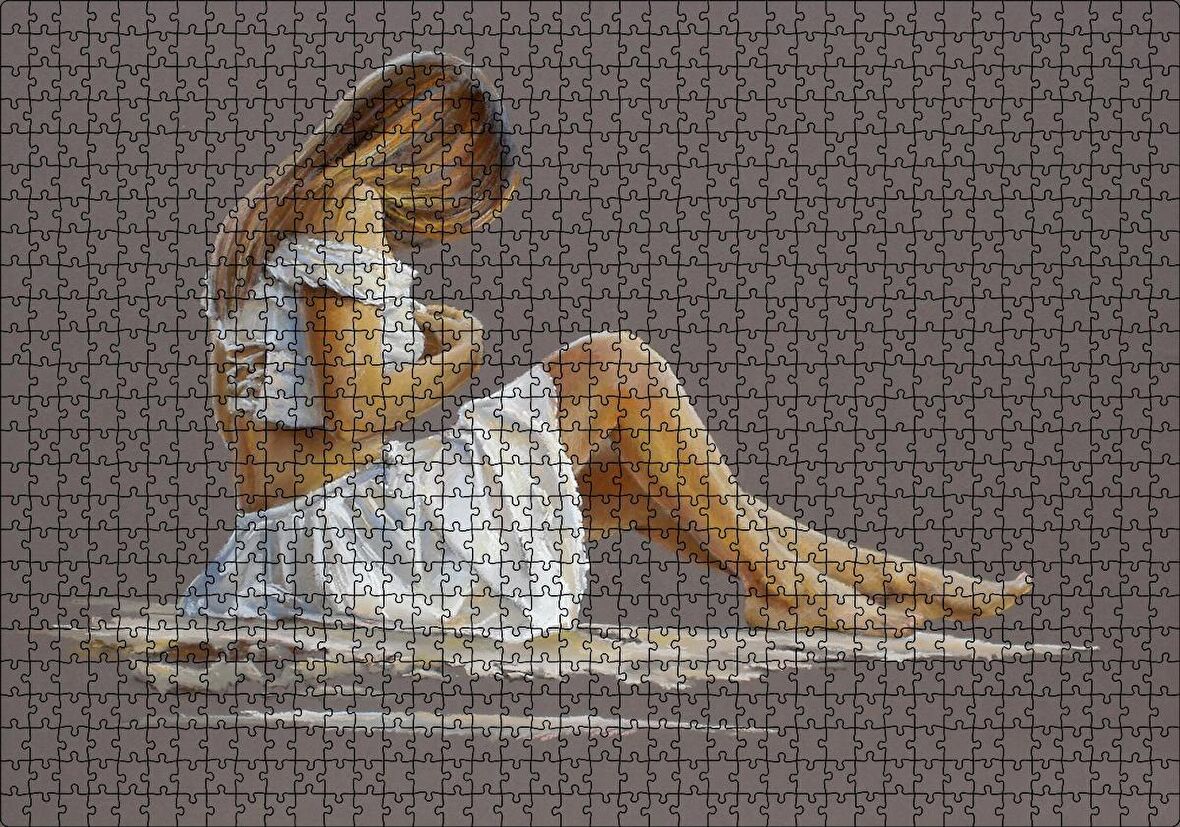 Cakapuzzle Beyaz Elbiseli Dekolteli Sarışın Kadın Puzzle Yapboz MDF Ahşap
