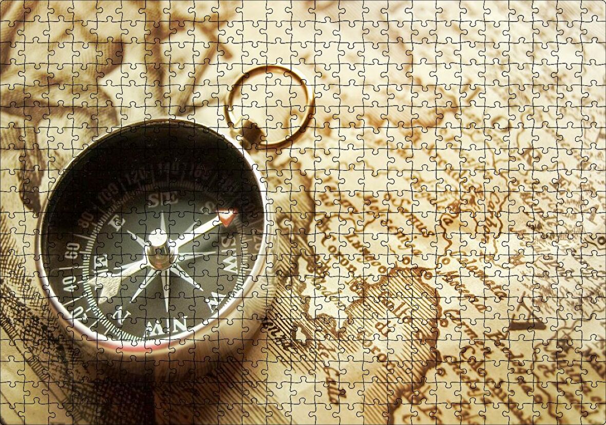 Cakapuzzle Eski Harita ve Üzerinde Pusula Puzzle Yapboz MDF Ahşap