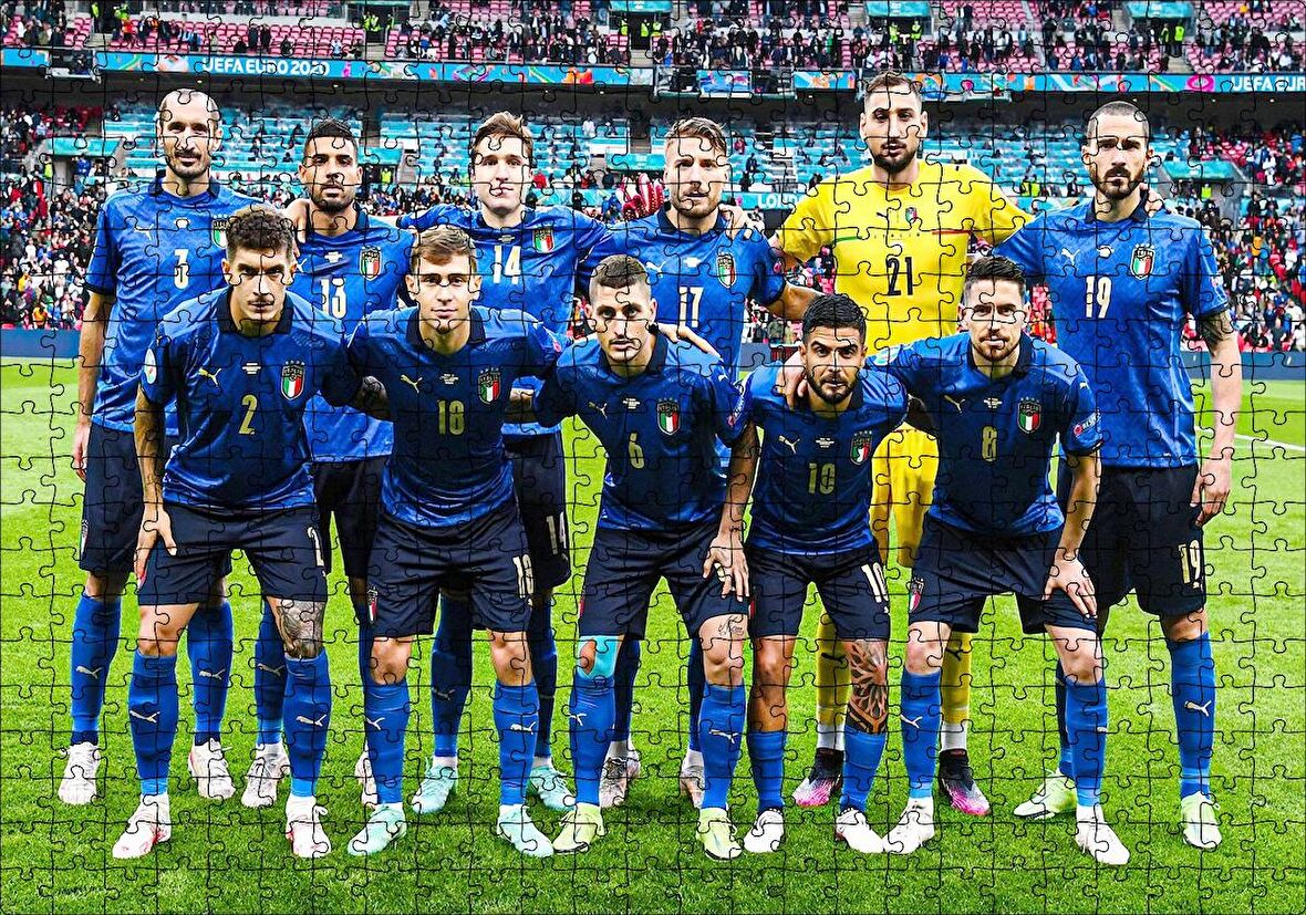 Cakapuzzle İtalya Uefa Euro 2021 Şampiyonluk Pozu Puzzle Yapboz MDF Ahşap