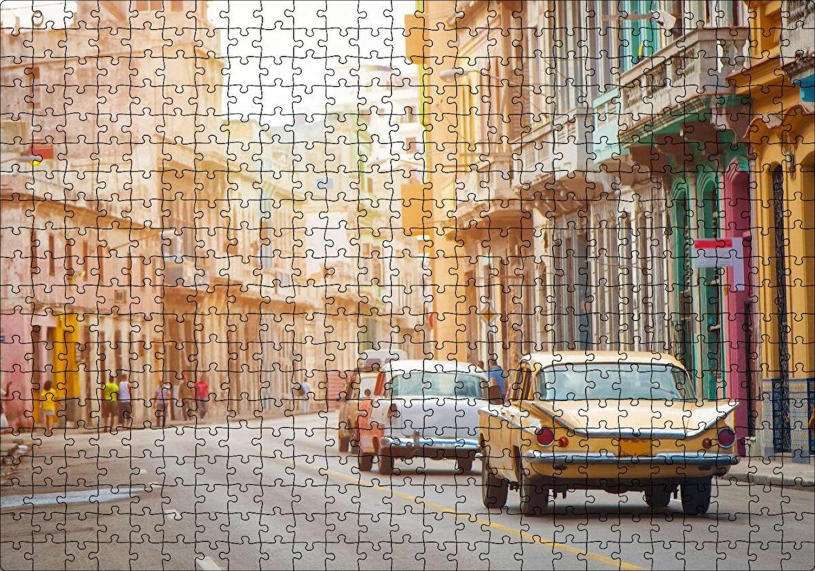 Cakapuzzle Küba'da Eski Binalar ve Klasik Arabalar Puzzle Yapboz MDF Ahşap