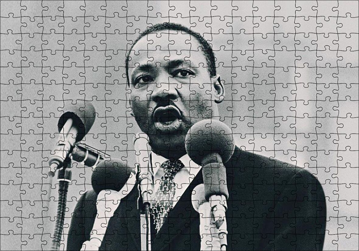 Cakapuzzle Martin Luther King ve Mikrofonlar Siyah Beyaz Puzzle Yapboz MDF Ahşap