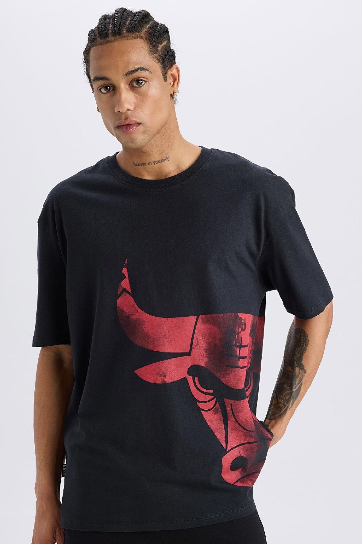 DeFactoFit NBA Chicago Bulls Oversize Geniş Kalıp Bisiklet Yaka Kısa Kollu Tişört B3889AX25SPBK34