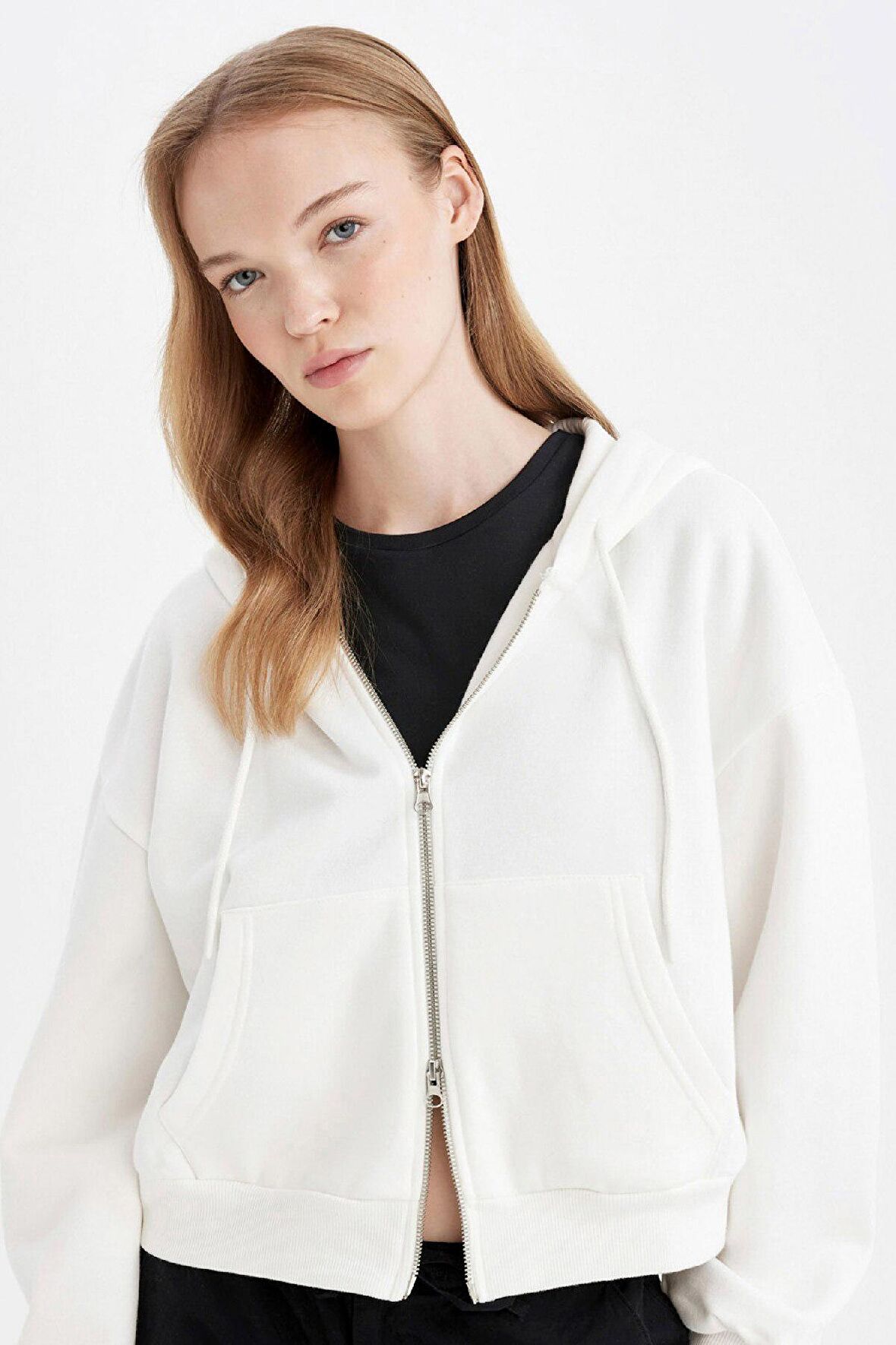 DeFacto Coool Standart Fit Kapüşonlu Basic Düz Kanguru Cepli Fermuarlı Sweatshirt Z7069AZ24WNWT32