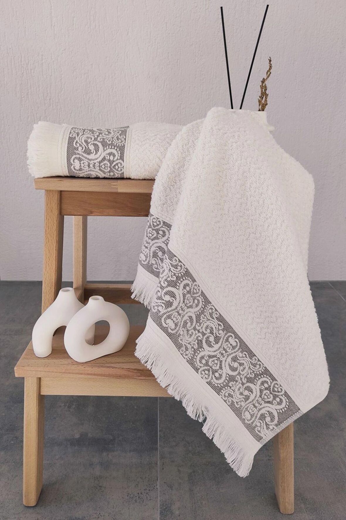 Sevim 2'li Kabartma Bordürlü & Püsküllü Havlu Seti - %100 Pamuk El  Havlusu - 50X85 cm -Kahve