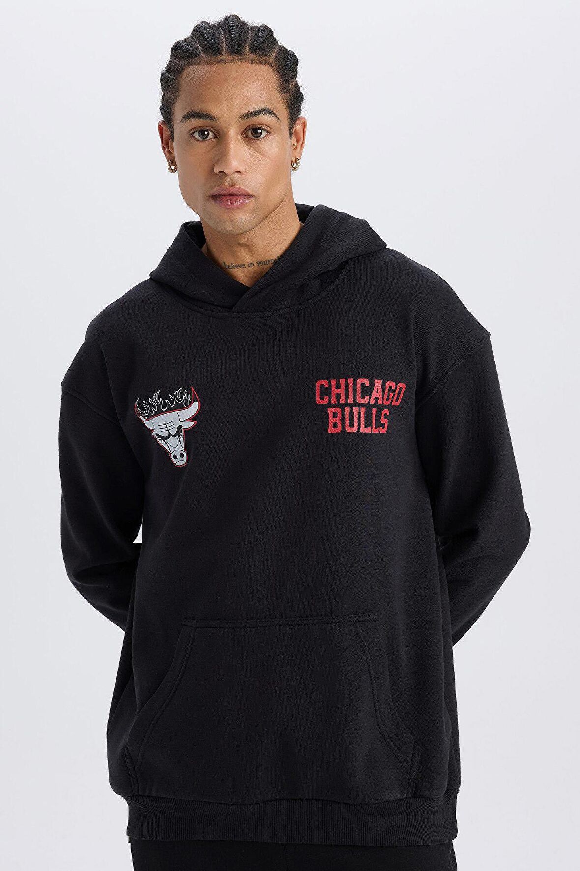 DeFactoFit NBA Chicago Bulls Boxy Fit Kapüşonlu Kalın Sweatshirt D6574AX25SPBK81