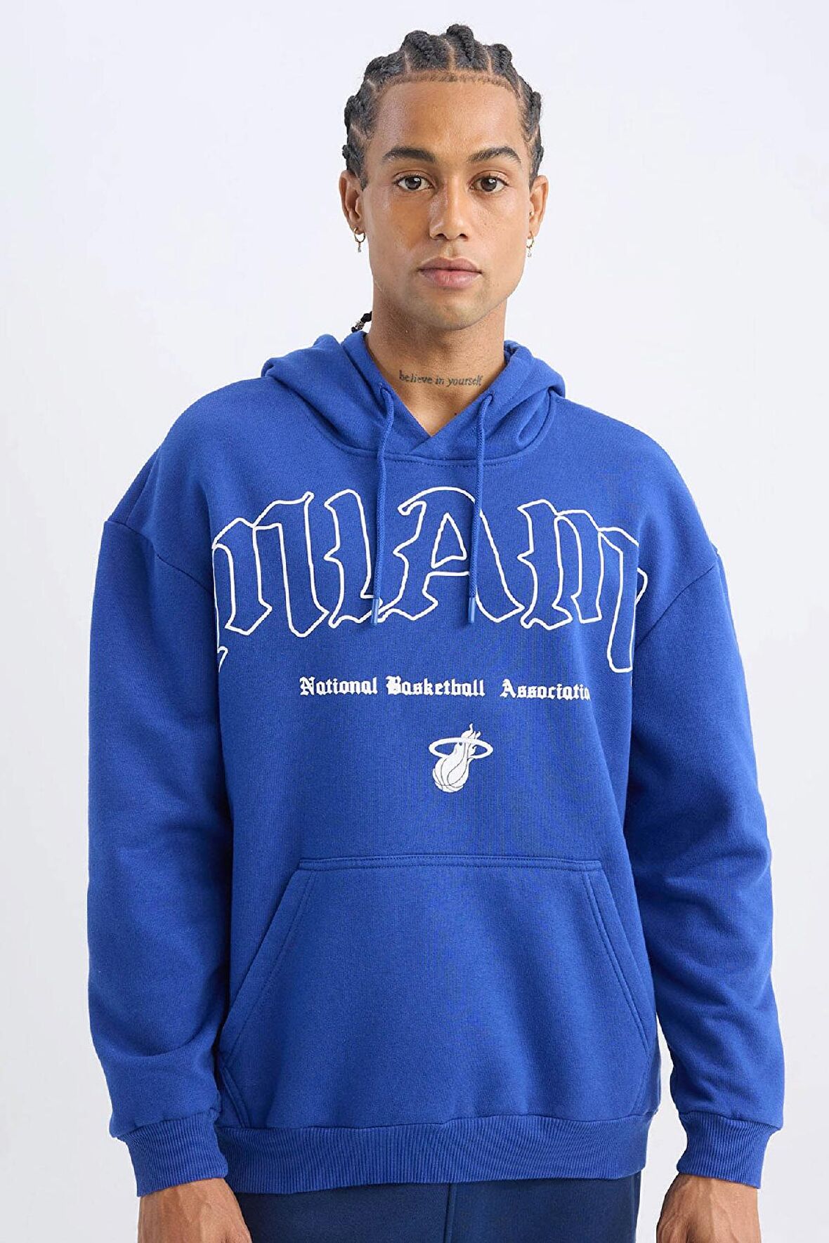 DeFactoFit NBA Miami Heat Boxy Fit Kapüşonlu Kanguru Cepli Kalın Sweatshirt D3229AX24WNBE181
